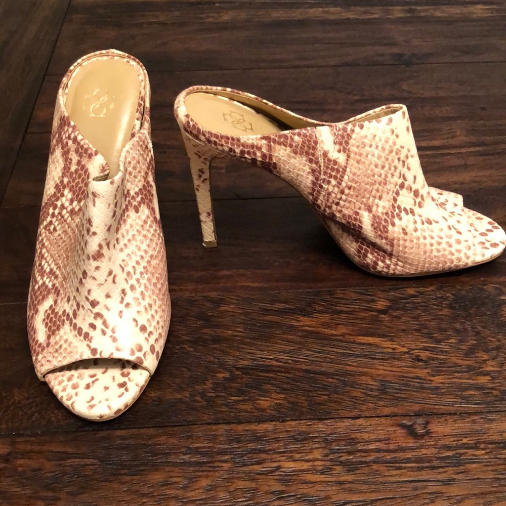 NWOT Ann Taylor Leather snakeskin mule heels